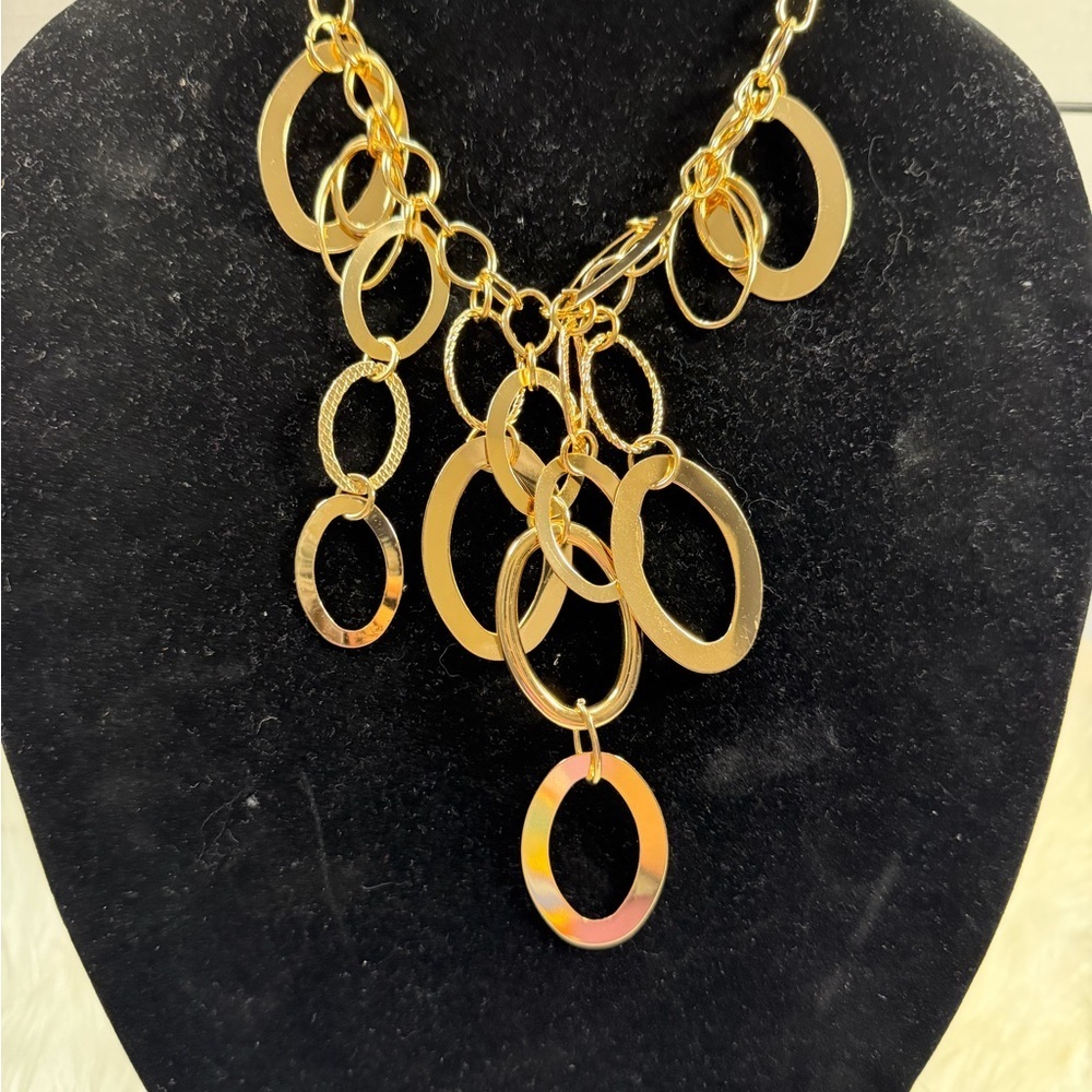 🩷5/$10🩷 PAPARAZZI Gold Multi-Ring Statement Necklace